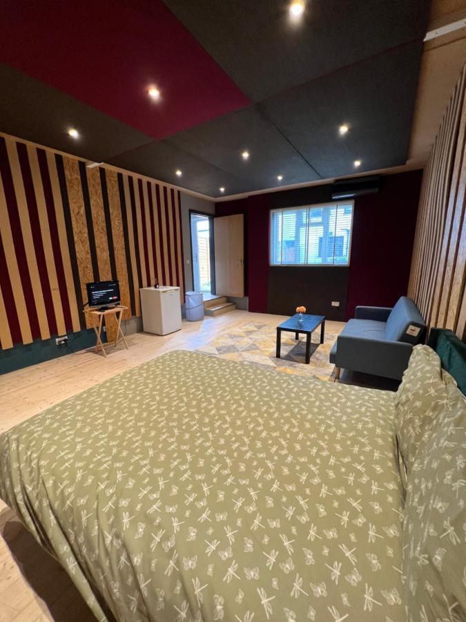 Newly Built Large Garden Ensuite Guest Studio Borehamwood Kültér fotó